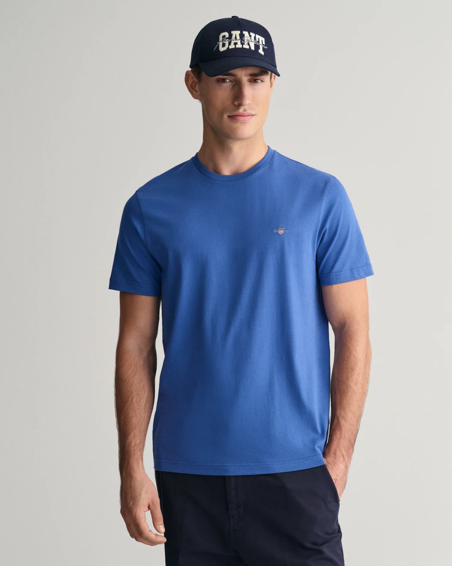 Men's slim - fit graphic t - shirts with vintage rock band printsGANT - Shield T-Shirt - Rich Blue